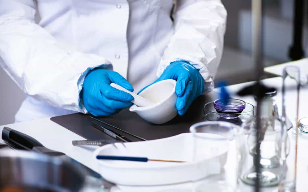 pharmacist-mixing-compounds